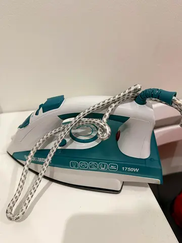 Steam Iron Black Decker