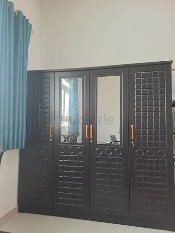 Stylish Four-Door Wardrobe with Mirrors