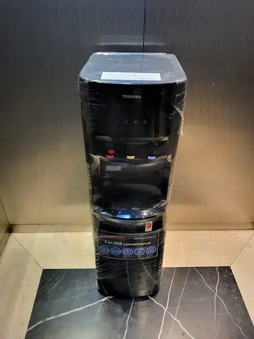 Bottom load water dispenser