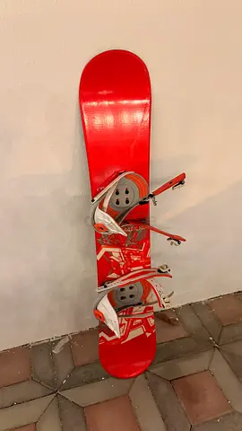 Salomon Classic 138 cm snowboard with bindings.