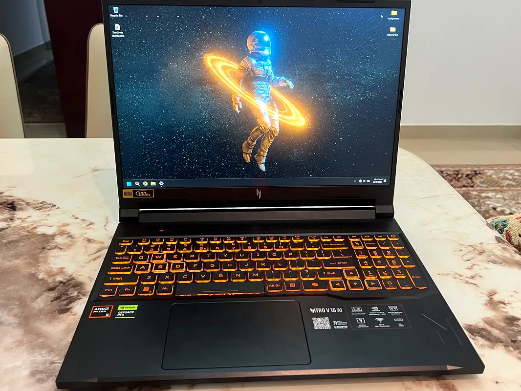 Acer Nitro v16 con IA, usado solo 1 mes, incluye garantía
