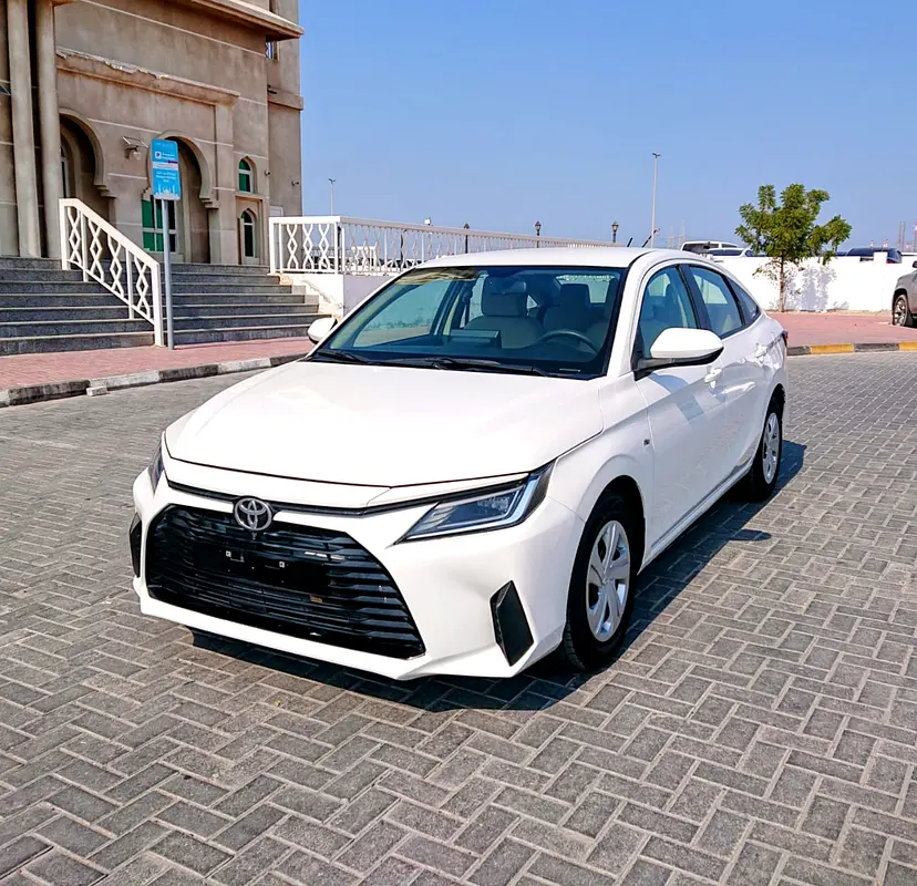 Toyota Yaris 2023 — photo 1 of 11