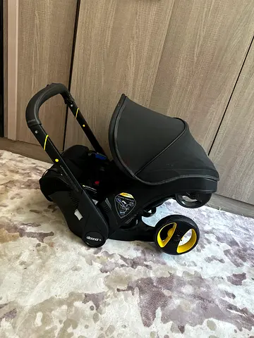 Doona stroller and car seat as new with free newborn insert