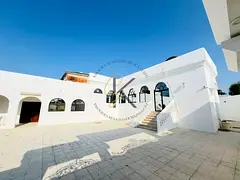 Amazing 4bedroom villa with 6 washroom with very reasonable price near to ghabia park