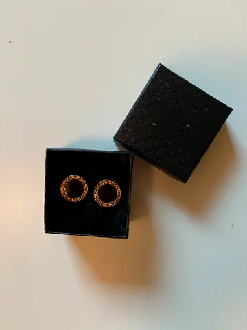 Men’s shirt cuff links