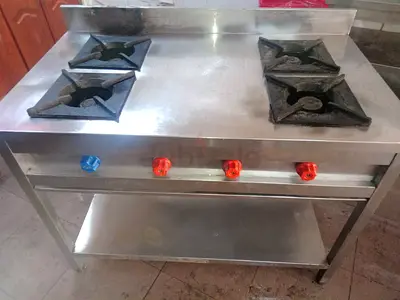 Sturdy Stainless Steel Cooking Range with Four Burners