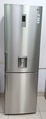 L.G bottem mount fridge for sell with water dispenser