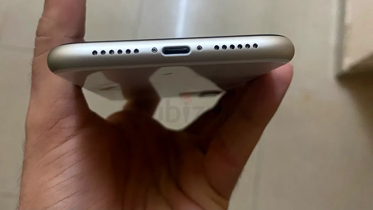iPhone 1165073398807426113