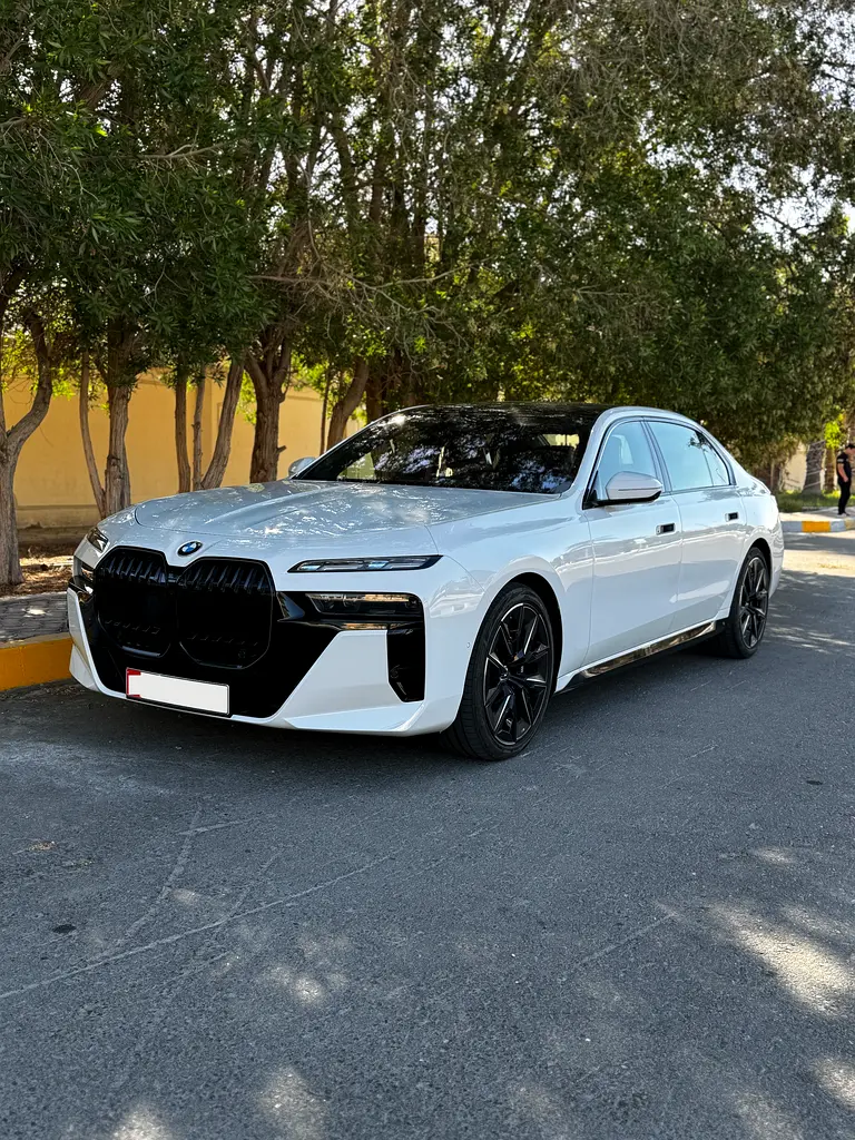 BMW 7-Series 2026 — photo 1 of 11