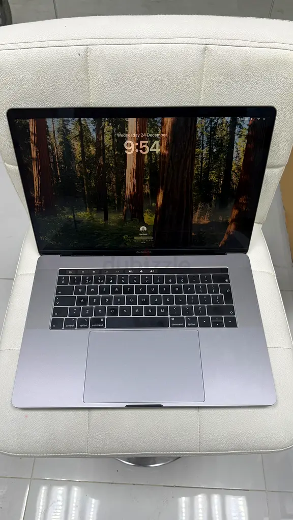 MacBook Pro de 15" (2019) | Intel Core i9 | 32 GB de RAM | SSD de 1 TB | GPU de 4 GB