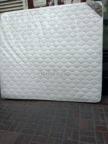 King size 180x200cm mattress.  All times delivery available