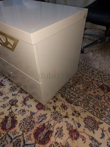 Stylish Modern Bedside Table with Elegant Design