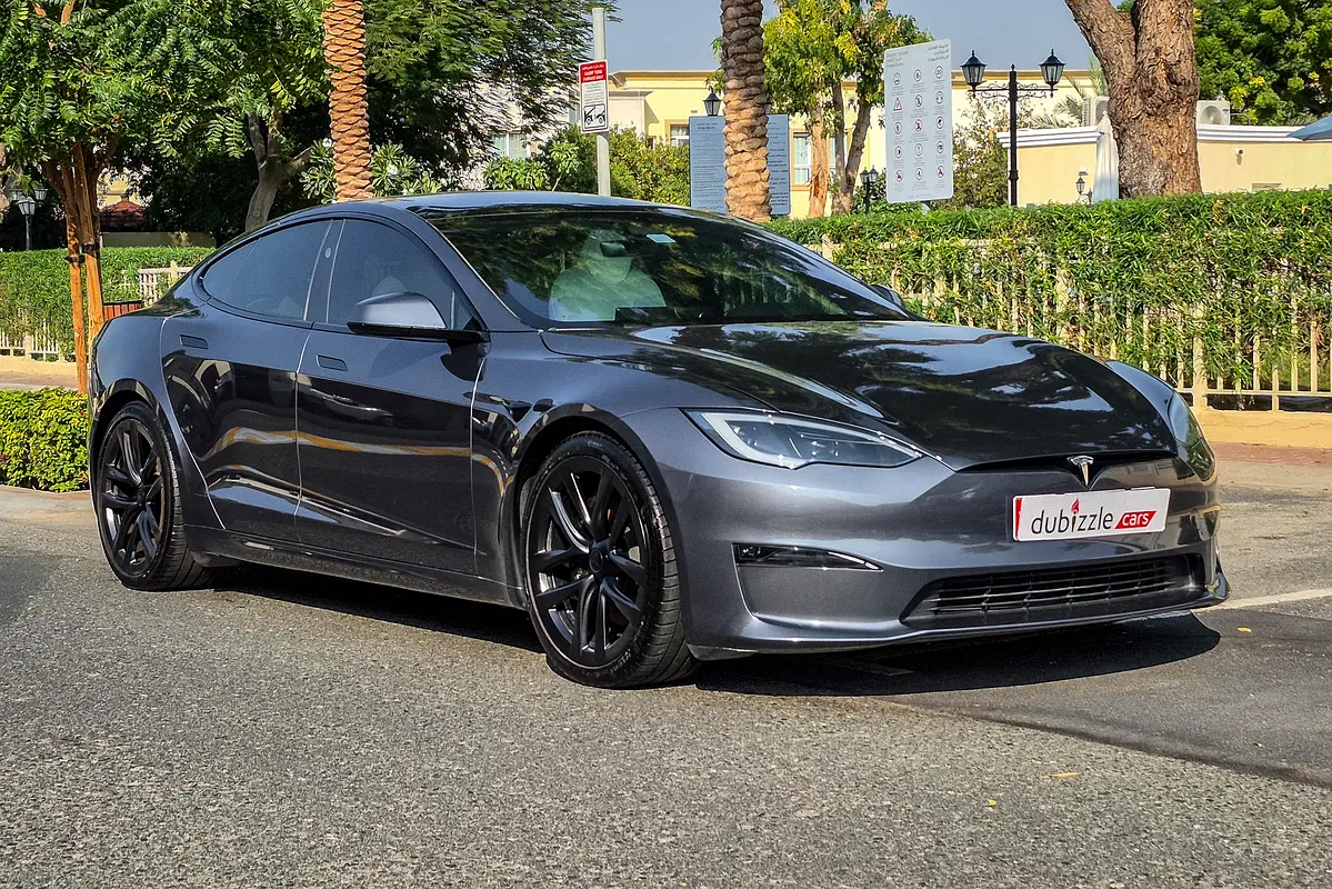 Tesla Model S 2023 — photo 1 of 17