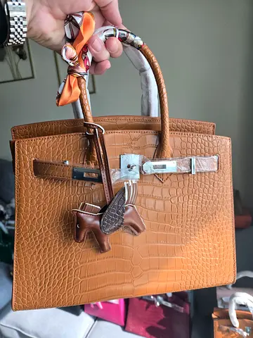Stylish Crocodile-Pattern Handbag