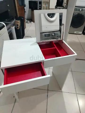 Dressing table good condition