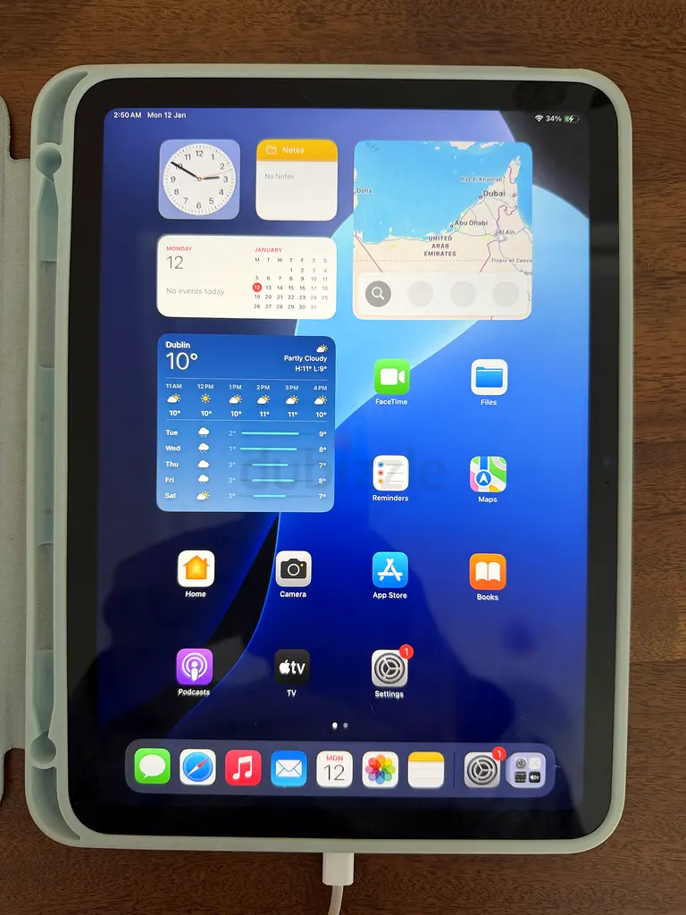 Apple iPad 10th Generation - Like New Condition!65073394961153110