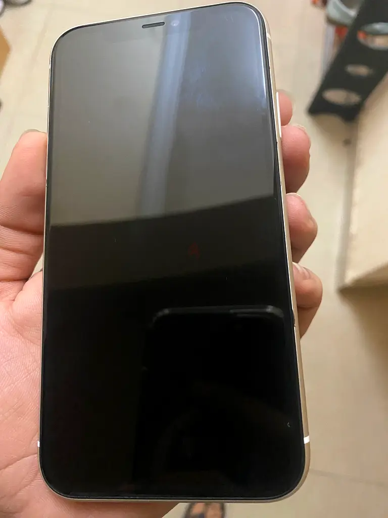 iPhone 1165073398807426112