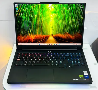 Lenovo Legion Pro 7 , Ultra 9-275HX,64 GB RAM,2 TB SSD,RTX 5090,24