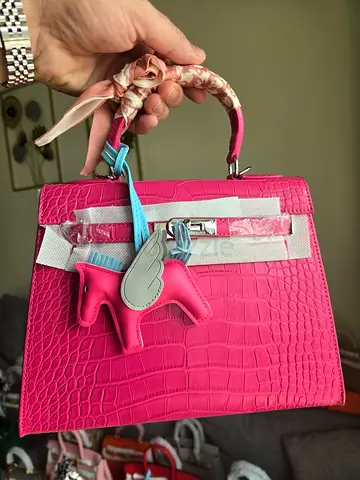 Stylish Pink Crocodile Pattern Handbag