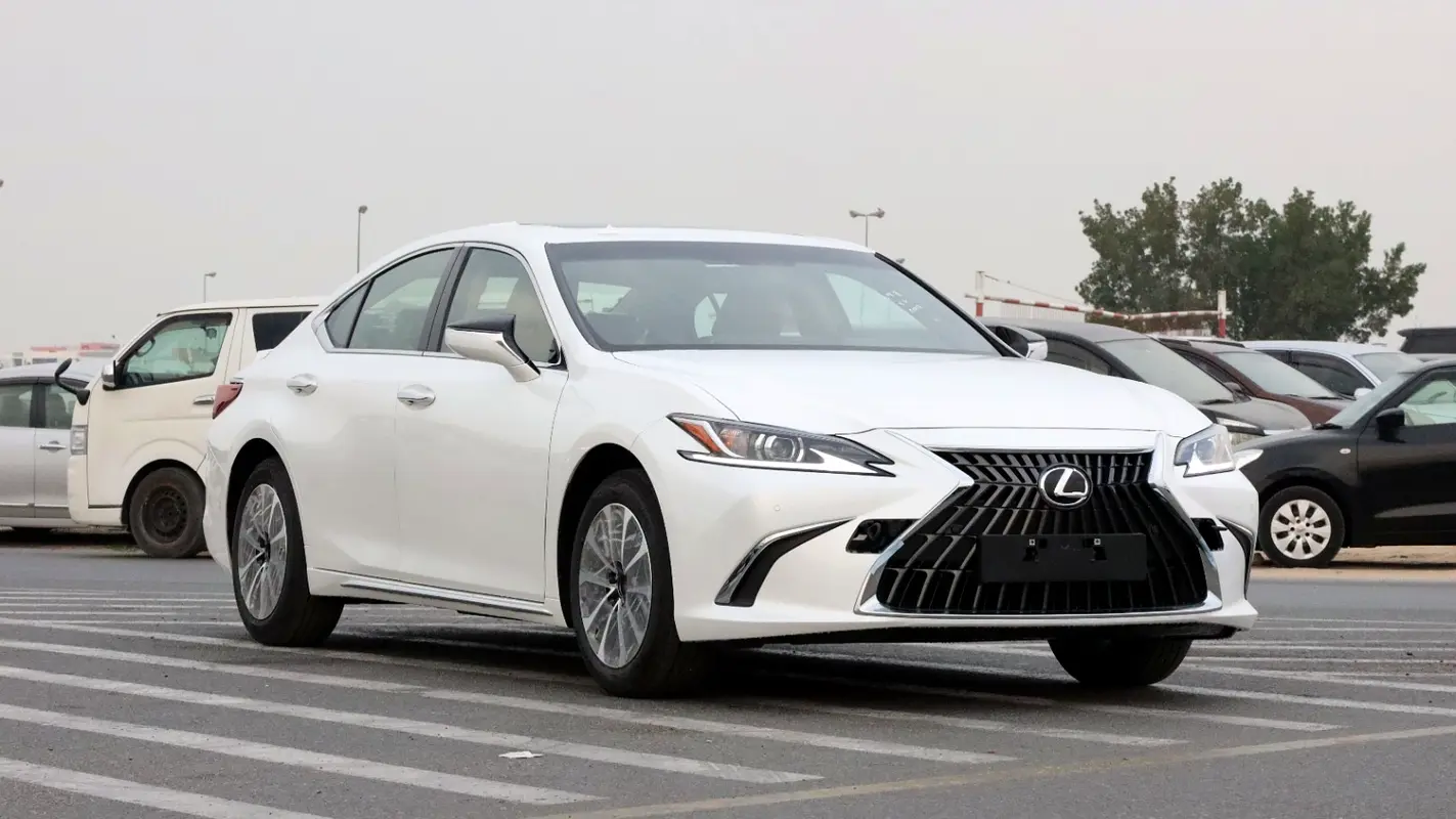 Lexus ES-Series 2025 — photo 1 of 15