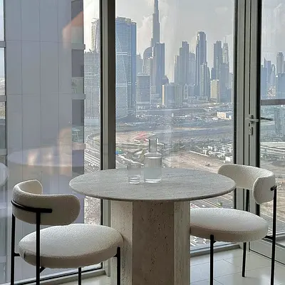 Elegant Round Dining Table  - Perfect for Modern Spaces