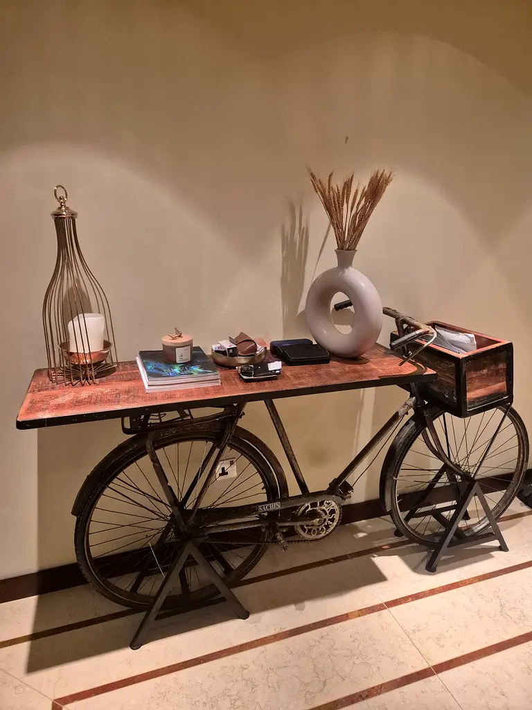 Vintage-Style Bicycle Console Table with Rustic Charm65073403728001111