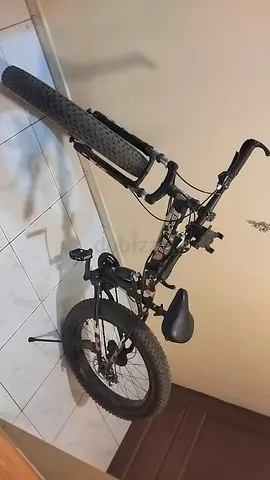 Folding Mountain Bike in Great Condition With Phone Stand And 8 Gears