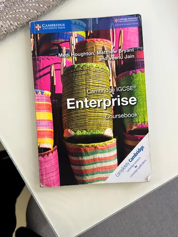 Cambridge IGCSE Enterprise Coursebook Paperback English by Medi Houghton