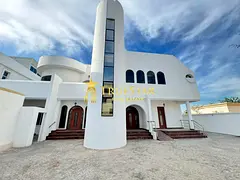 ON THE BEACH 5BR MAIDS DRIVER PRIVATE GARDEN INDEPENDENT VILLA
