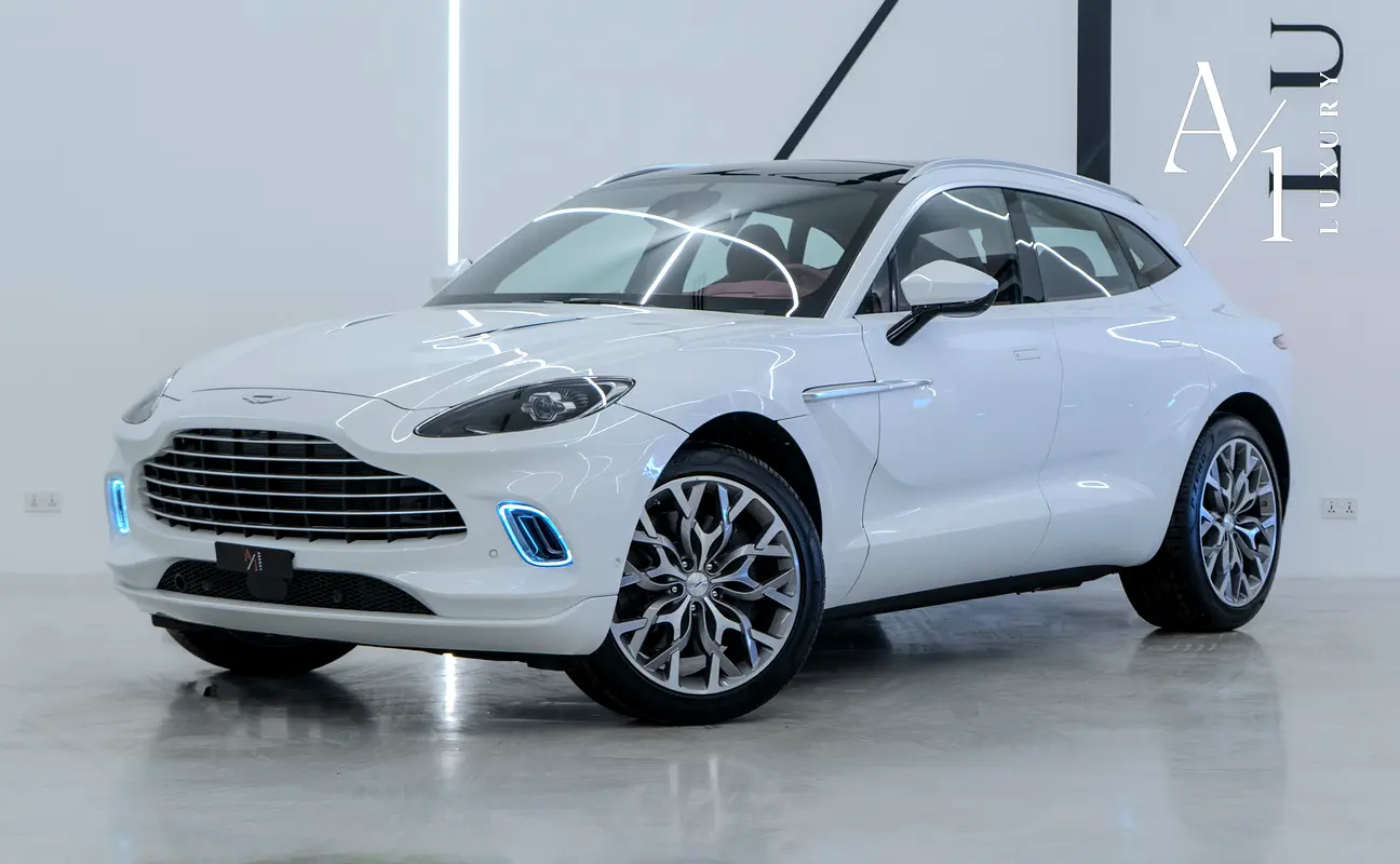 Aston Martin DBX 2023 — photo 1 of 14