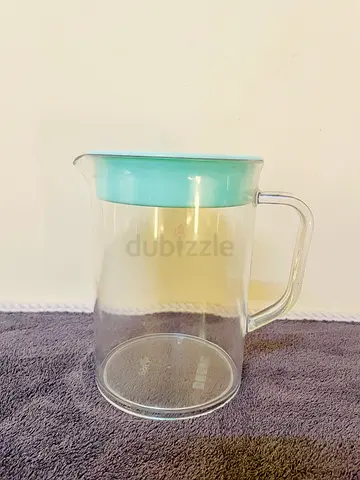 Spacious Clear Pitcher with Aqua Lid