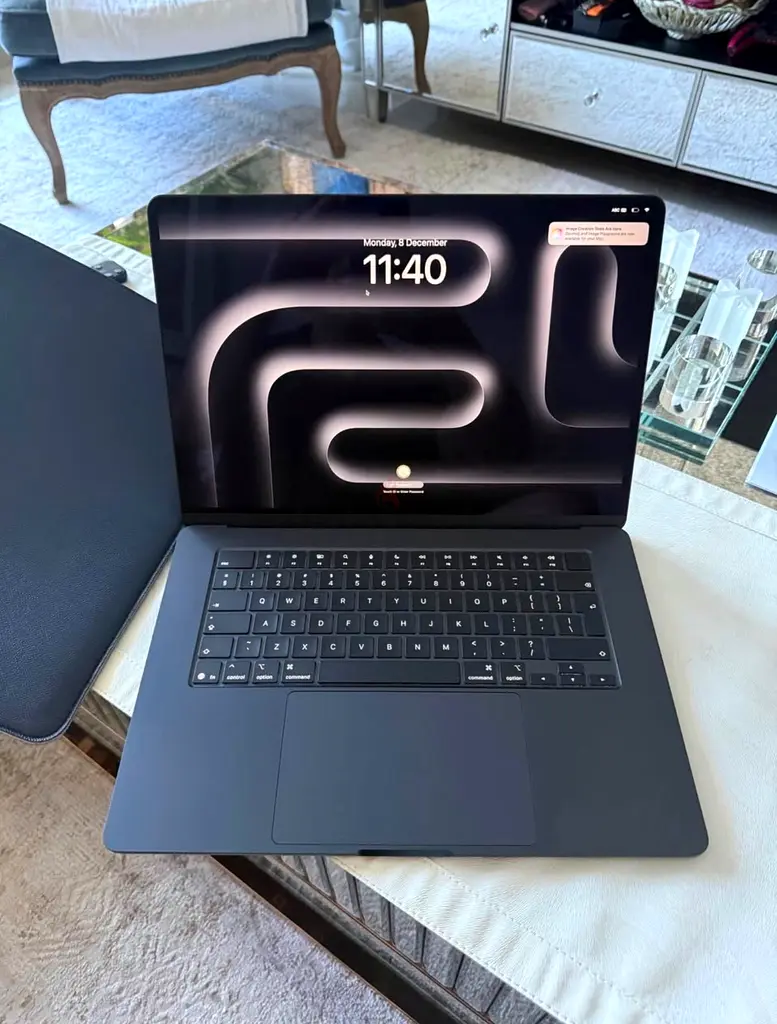 MacBook Air M4 15 inch 256GB 16GB (2025 DEC) UAE VERSION