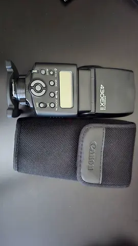 Canon Speedlite 430EX II Flash with Protective Case