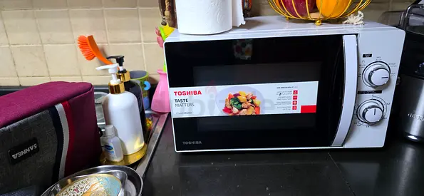 Toshiba Microwave Oven - Perfect for Quick Meals