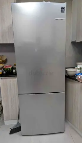 Bosch Latest Model Series 4 bottom freezer refrigerator for Sale 70cm same Like new