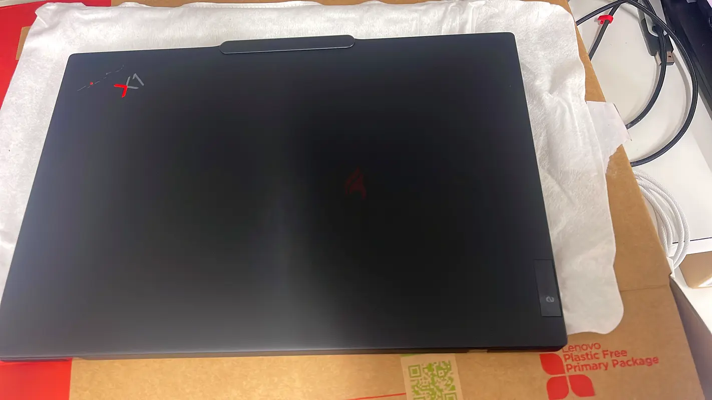 Thinkpad X1 Carbon Gen 13 with box