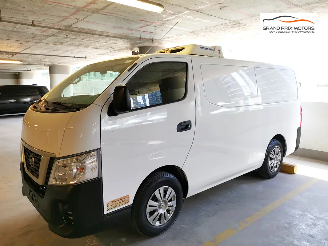 Nissan Urvan 2022 — photo 1 of 17
