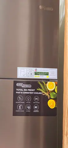 Refrigerator with Total No Frost Feature