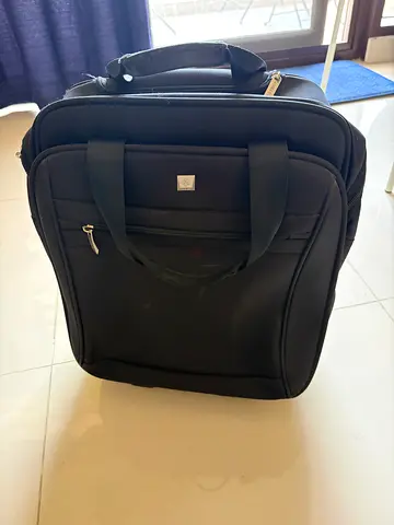 Compact Black Roller Luggage for Your Travels