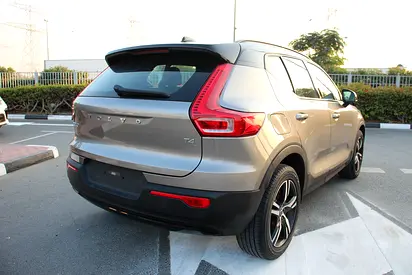 2022 Volvo XC40 — фото 5