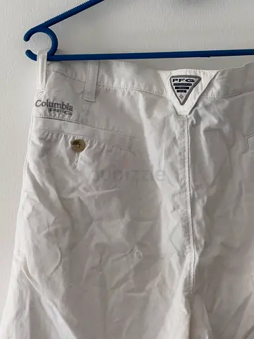 Original Columbia Stylish White Cargo Shorts (size 30)