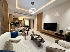 Hand Over Soon | Top floor | Plus Study