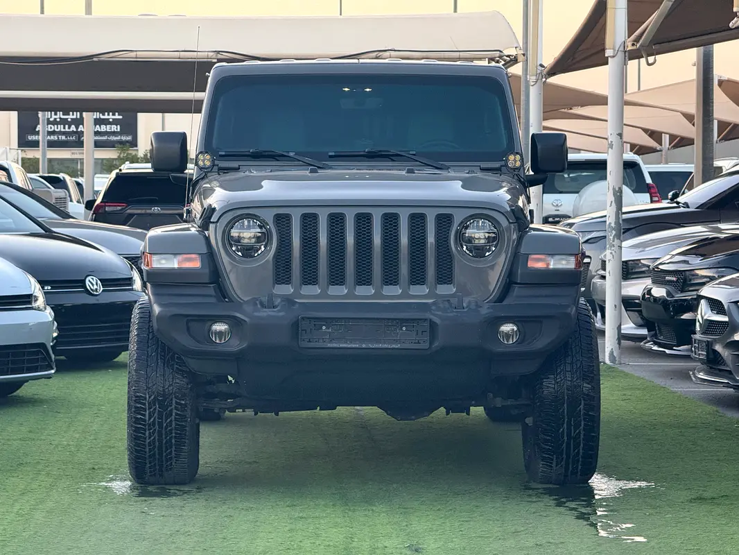 Jeep Wrangler 2020 — photo 1 of 10