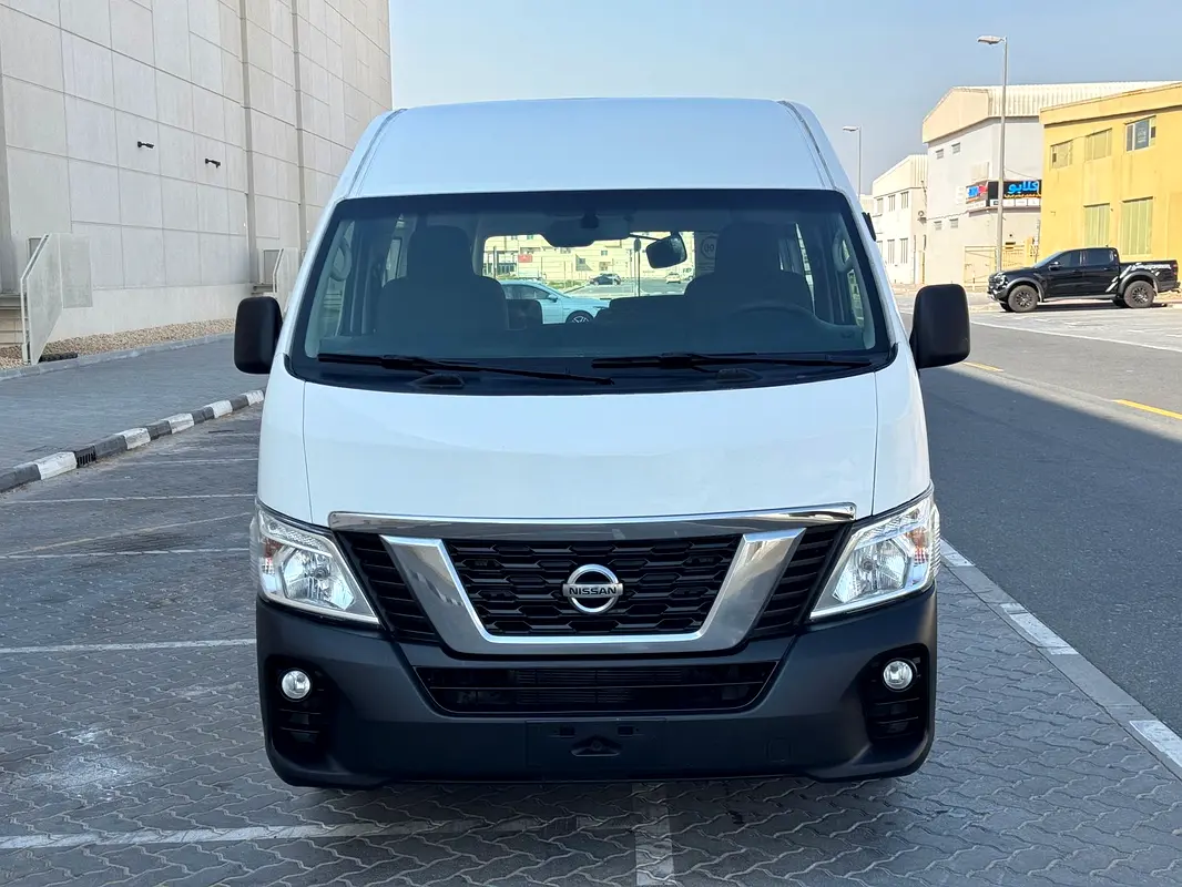 Nissan Urvan 2018 — photo 1 of 14