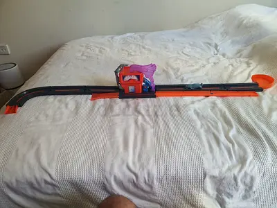 Hot Wheels City Downtown Speedy Fuel Stop Playset