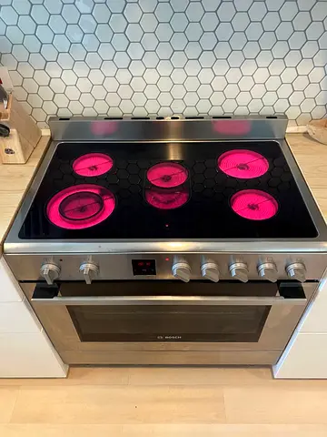 Bosch excellent condition Electric cooker very good working free delivery with warranty