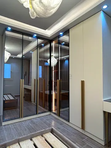 Stylish Modern Wardrobe with Mirrors