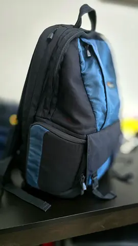 Lowepro bp150 Durable and secure backpack for DSLR / Mirrorless cameras