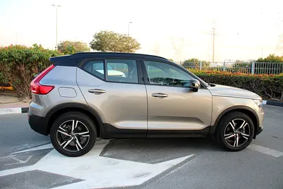 2022 Volvo XC40 — фото 6
