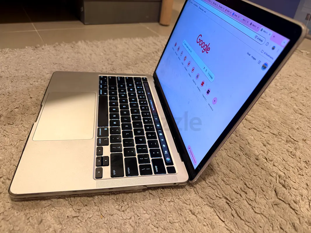Apple MacBook PRO - Sleek and Powerful Laptop65073410418561116